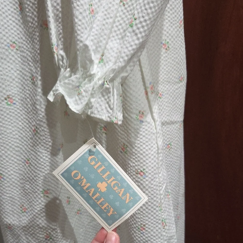 Vintage Gilligan & O'Malley White Floral Nightgown - Picture 5 of 9